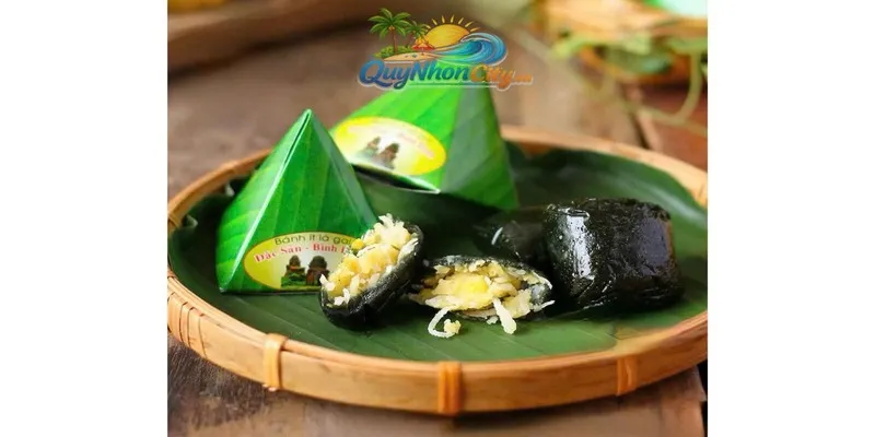 Đặc Sản Quy Nhơn Mua Về Làm Quà – Gợi Ý Quà Tặng Đậm Vị 1 Bánh ít lá gai – Đặc sản truyền thống Bình Định